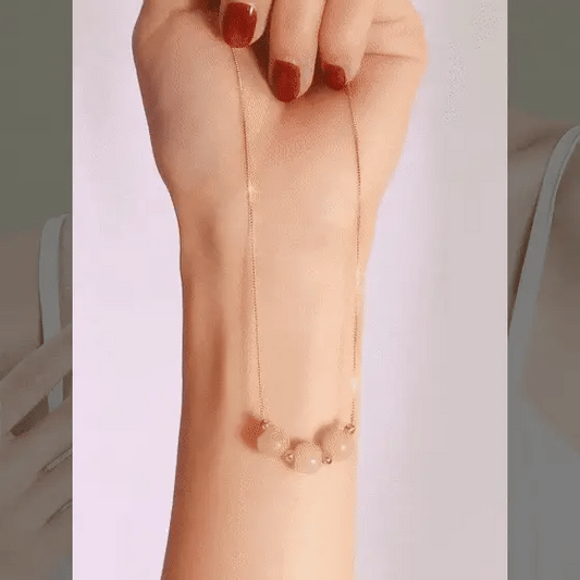 Luxurious and light Hetian jade clavicle necklace