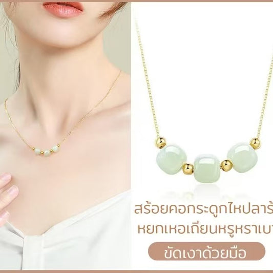 Luxurious and light Hetian jade clavicle necklace